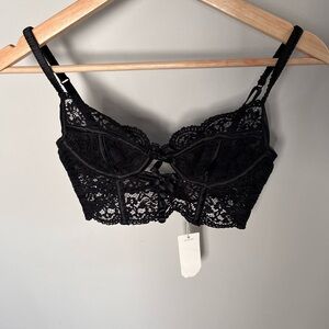 Women's Victoria's Secret Black Lace Bralette With‎ Heart Details 32B NWT